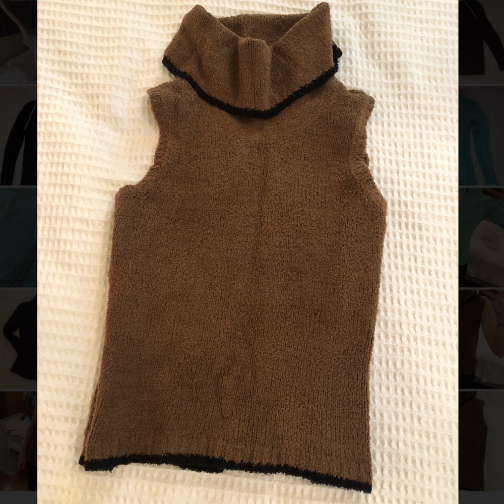 Sleeveless Turtleneck sweater